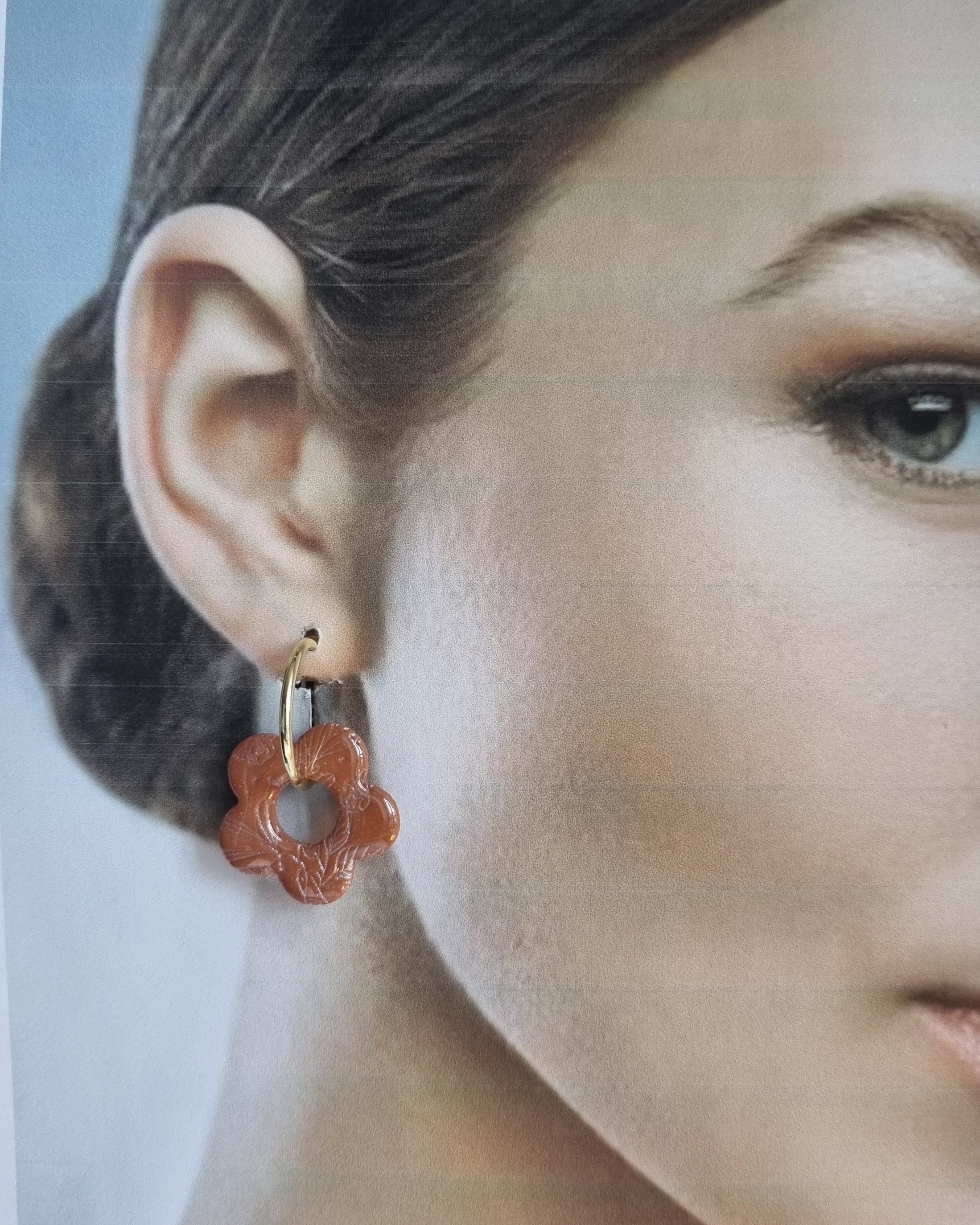 Créoles dorées clip grandes (oreilles non percées)