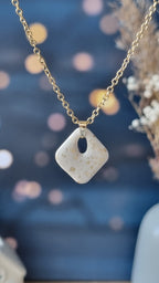 Collier Calais beige et or