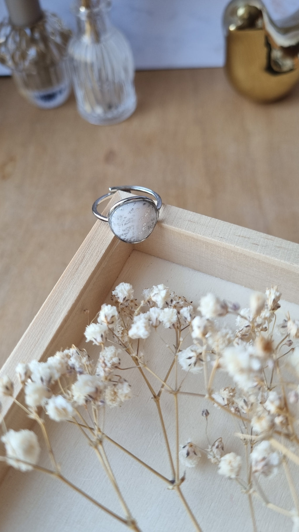 Bague Bérénice grande argentée blanche