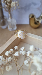 Bague Bérénice grande dorée blanche